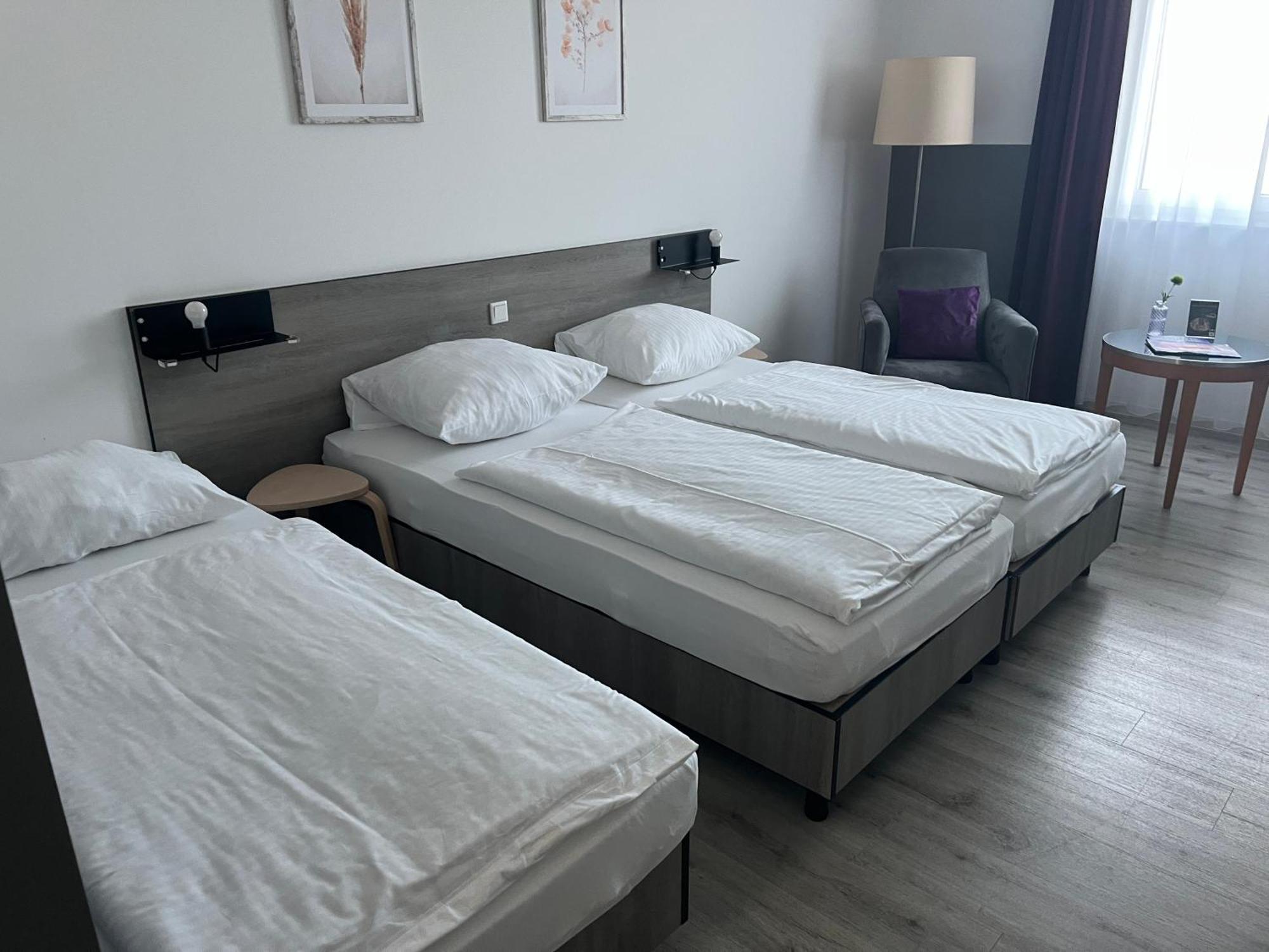 Prima Inn Hotel & Hof Neuruppin - Digitales & Rezeptionsloses Motel Экстерьер фото