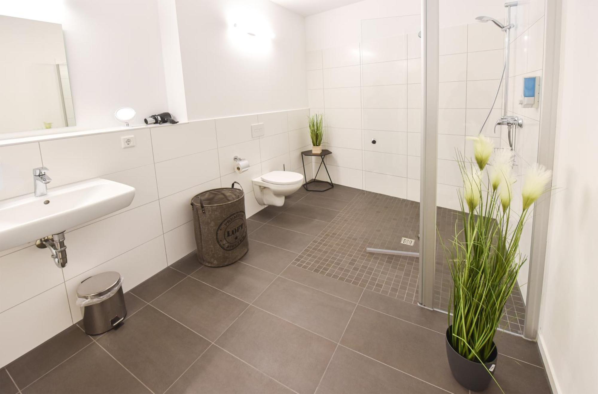 Prima Inn Hotel & Hof Neuruppin - Digitales & Rezeptionsloses Motel Экстерьер фото
